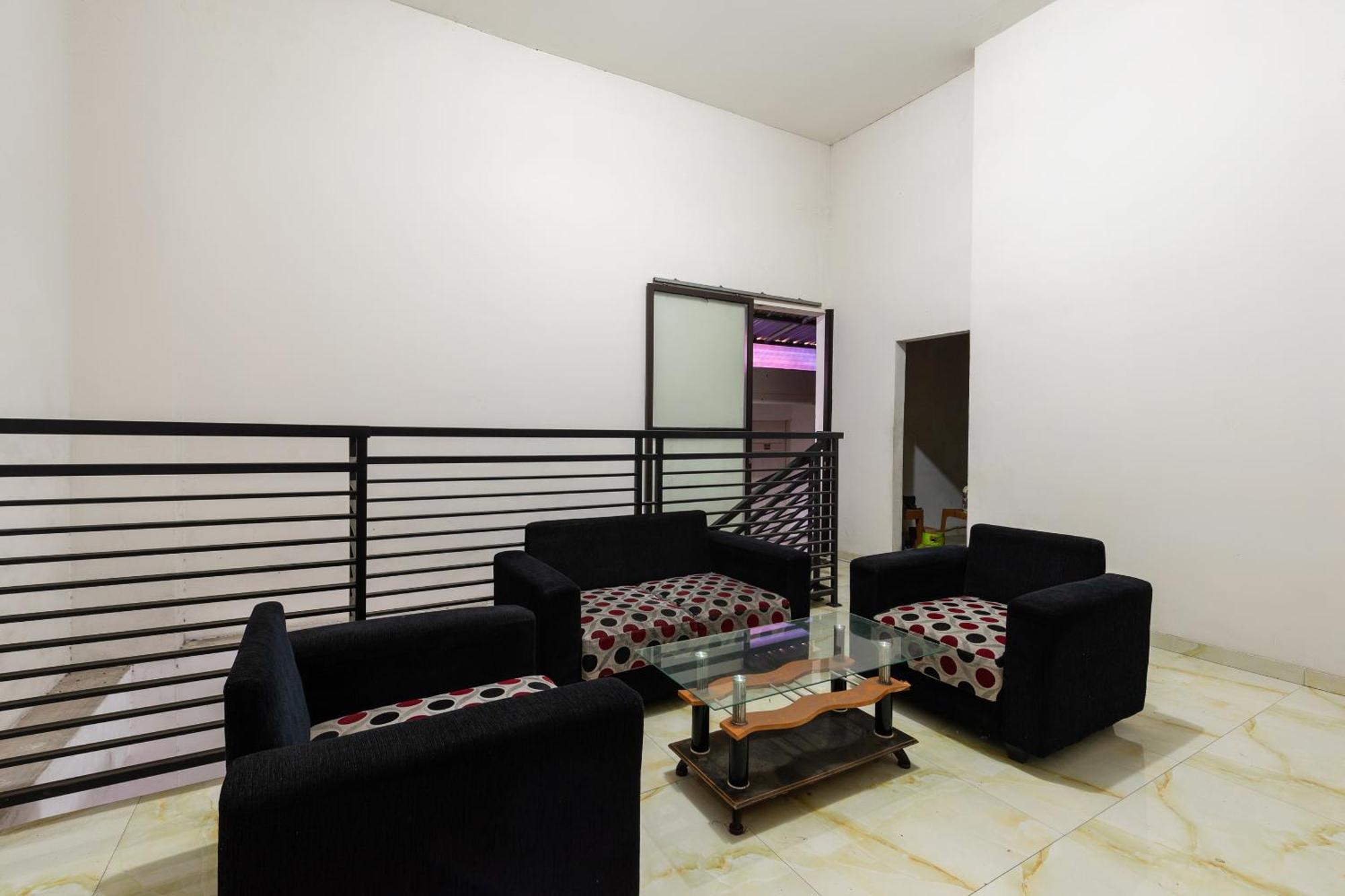 Oyo Life 2108 Griya Aisyah Residence Sorabaya Extérieur photo