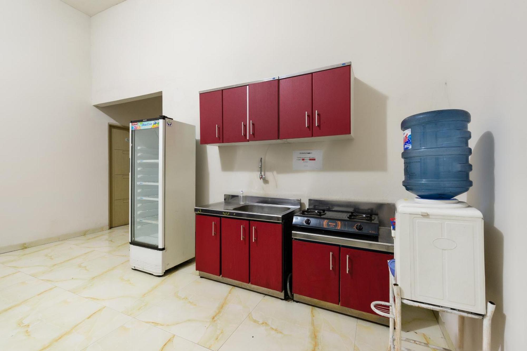 Oyo Life 2108 Griya Aisyah Residence Sorabaya Extérieur photo