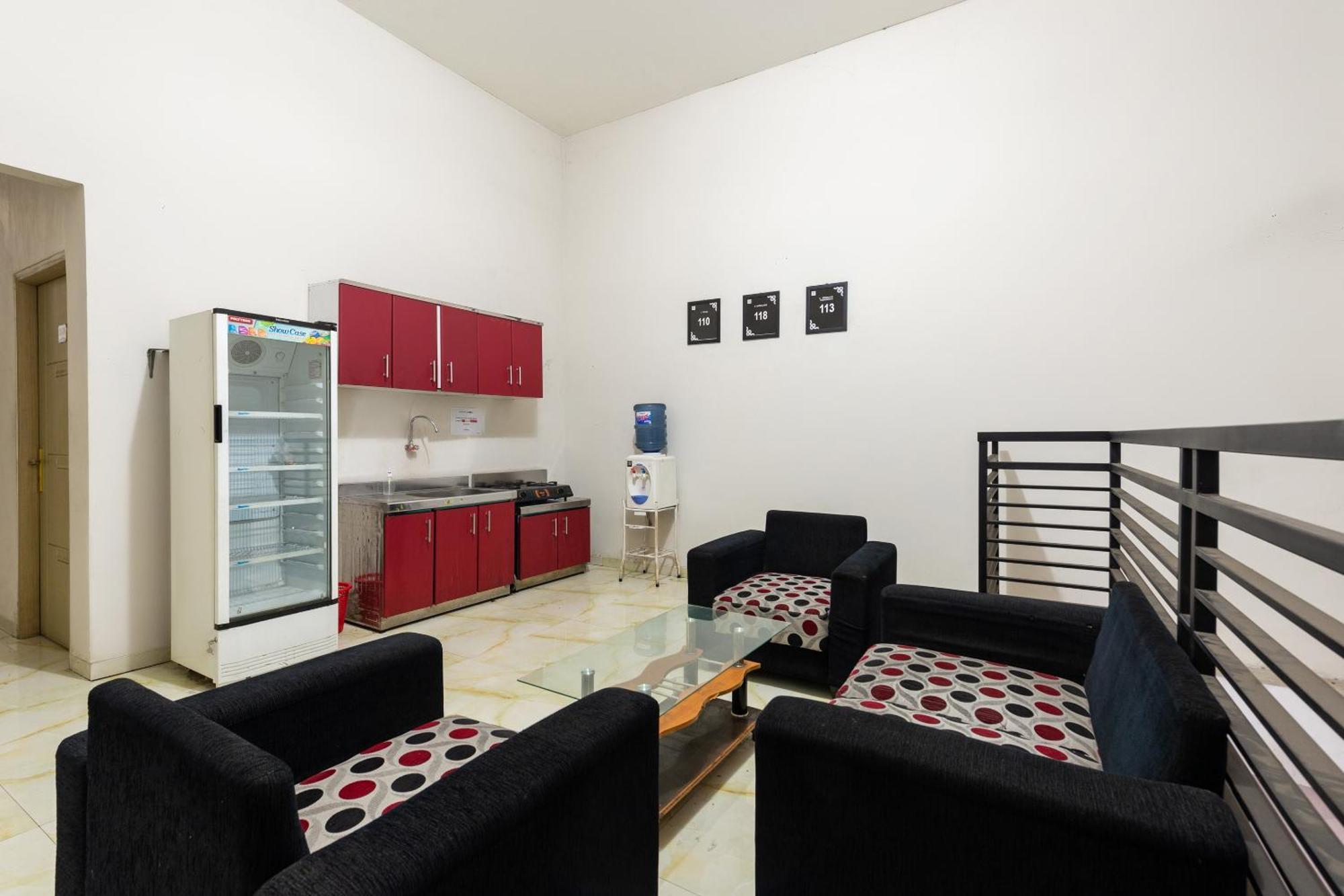 Oyo Life 2108 Griya Aisyah Residence Sorabaya Extérieur photo